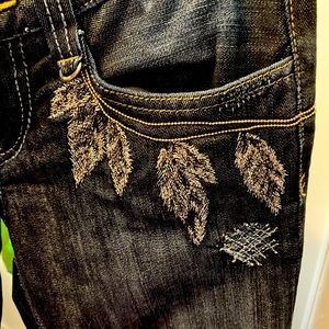 Premium Guess Jeans with metallic feather embroidery and chains size 26